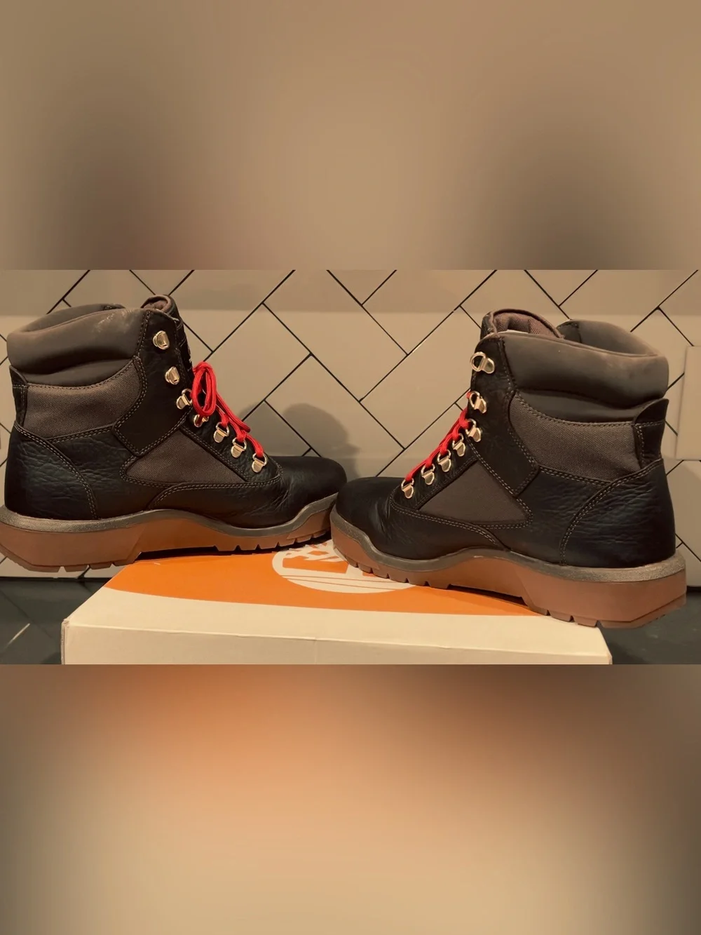 Timberland Men’s Brown Leather Field Boots with interchangeable Brown/Red Laces
